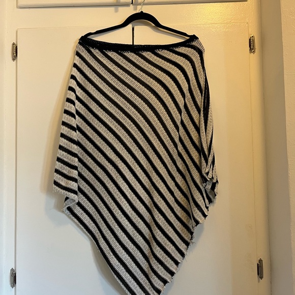 Handmade by Seller Women’s One Size Fits Most Black, White , Metallic Poncho - Picture 2 of 9